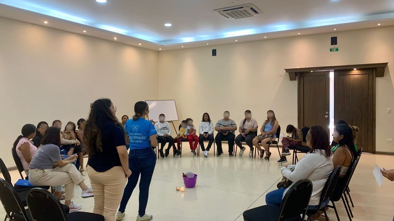 202503 Members of the Women s Network for those displaced by violence in Colombia receive a workshop 202503 CO TIC Workshop Limited Use
