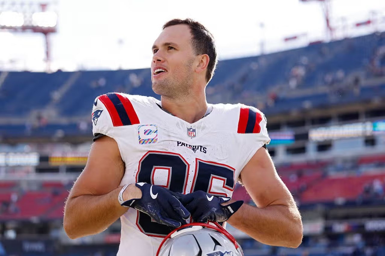 Hunter henry hero canva