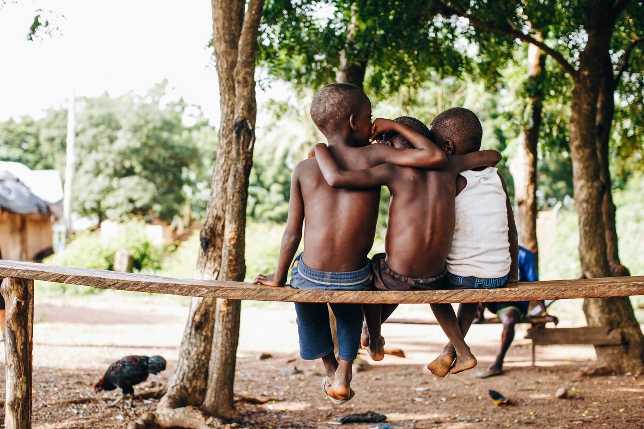 C 51 jpg 201907 ACC Ghanaian Children on Lake Stock Photos Approved for Full Use 2